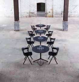 De stoelen hebben een uniek gegoten frame uit gerecycleerd aluminium in een Y-achtige vorm, met daarop een zacht geometrisch, spuitgegoten zitvlak, zo ontworpen dat wie erop zit als het ware omhelsd