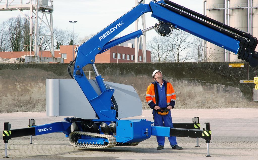 Dirk Reedijk, directeur Zware lasten tillen in een kleine ruimte. Altijd lastig.