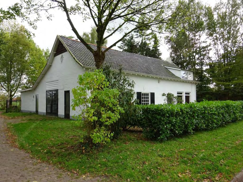 Royale boerderijwoning met garage en gastenverblijf op 22.475 m² grond in het groenrijke buitengebied van Rijsbergen. Vermeeren Makelaardij B.V. Ettenseweg 42 4891 XV Rijsbergen T. 076 596 4171 F.