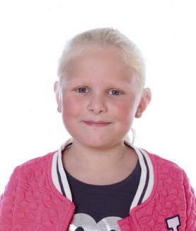 P U P I L V A N D E W E E K PORTRET VAN EEN VOETBALLER Naam: Anouk Schipper Geboortedatum: 01-09-2008 Pupil van de week: 03-05-2018 Een Elftal vragen Leeftijd begonnen met voetballen: Speelt in