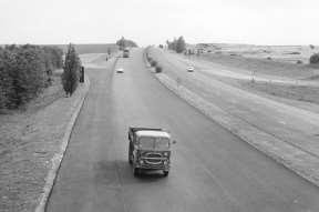 De verkeerswisselaars te Groot- Bijgaarden en Strombeek-Bever zelf werden midden jaren 80 van de vorige eeuw heraangelegd. De overige delen van de R0 werden voornamelijk in de jaren 70 aangelegd.