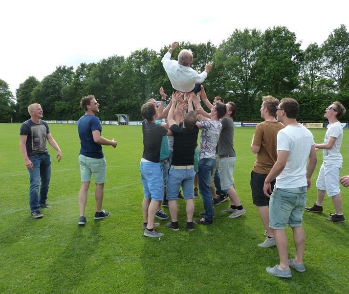 METERIK PROMOVEERT NAAR 5e KLASSE Afgelopen zondag togen een grote groep spelers en supporters naar De Rips om de wedstrijd tussen Fiducia RKPVV bij te wonen.