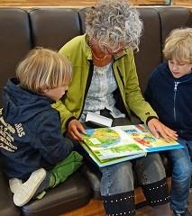 Vrijwillige Thuishulp Den Haag Vrijwillige thuishulp (VT) Den Haag (met randgemeenten) biedt hulp en ondersteuning aan kinderen en volwassenen met een beperking of chronische ziekte en aan hun