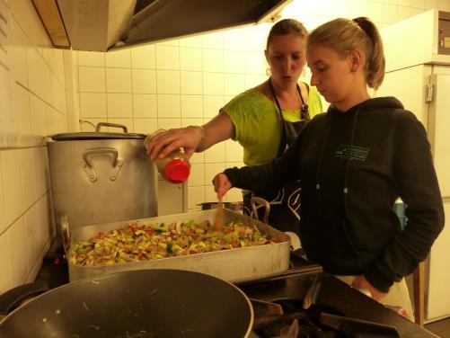 om al die lege magen te vullen! KOOKies GEZOCHT Heb jij altijd eens mee willen gaan koken op een kamp?