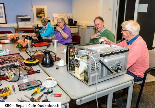 kunt u terecht in de aula van de Vossenberg op 1e en 3e woensdagmiddag van de maand vanaf 13.30 uur. Ook voor het vervangen van batterijen in kwartshorloges of wekkers kunt u er dan terecht.