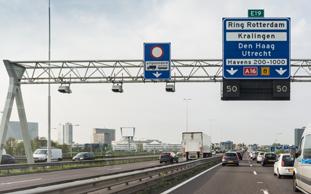 UITDAGING 1 Bereikbaarheid en infrastructuur Nederland is de toegangspoort van en naar Europa. We kunnen het ons niet permitteren om verder vol te lopen en vast te staan.