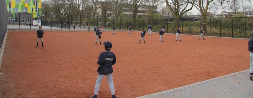 Inhoudsopgave Inhoudsopgave Algemene informatie 4 Seizoen 5 Wedstrijden en trainingen 6 Wat heb je nodig om te kunnen honk of softballen 7 Lidmaatschap 9 Teams en competitie 11 Wat