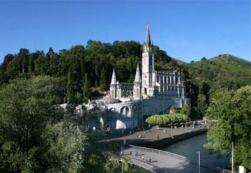 14 Schalmei Met hulpbisschop J. Hendriks naar Lourdes! Van dinsdag 11 t/m zondag 16 september zal Mgr. J. Hendriks vanuit ons bisdom een bedevaart naar Lourdes begeleiden met het vliegtuig.