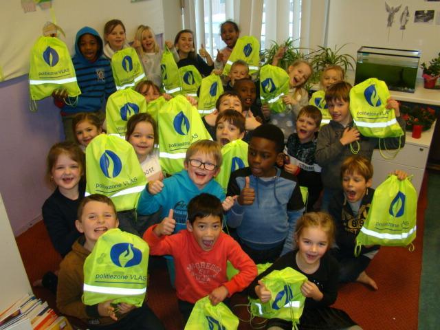 Al was dit volgens de kinderen niet nodig! Vooraf mochten de leerlingen enkele vragen verzinnen die tijdens het bezoek vakkundig beantwoord werden.