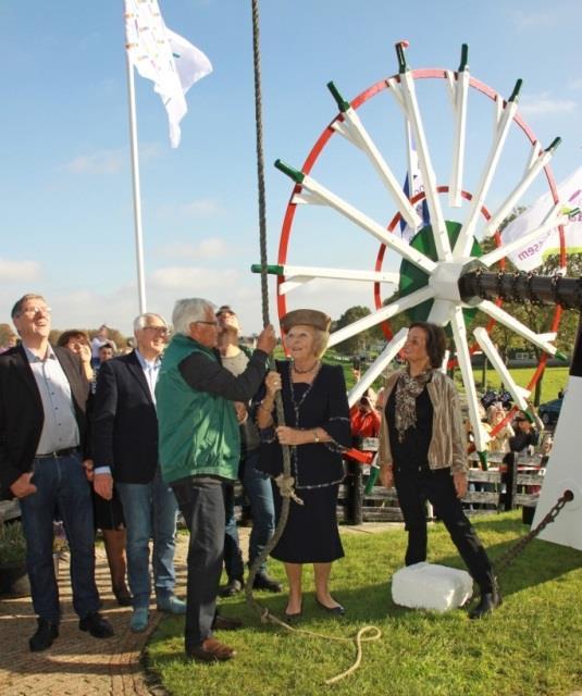 De Certificaten van Verdienste werden uitgereikt aan molenmaker Nico van Koerten, Piet van Rijswijk, beheerder en molenaar van De Doornboom in Hilvarenbeek, Jaap van den Akerboom, molenaar en