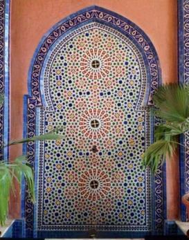 Dia 15 Extra onderwerp: Kunst is Ontwikkeling van de Islamitische kunst en cultuur 1 15 Meerdere voorbeelden van islamitische kunstwerken Geometrische patronen zijn verwerkt in deze fontein in