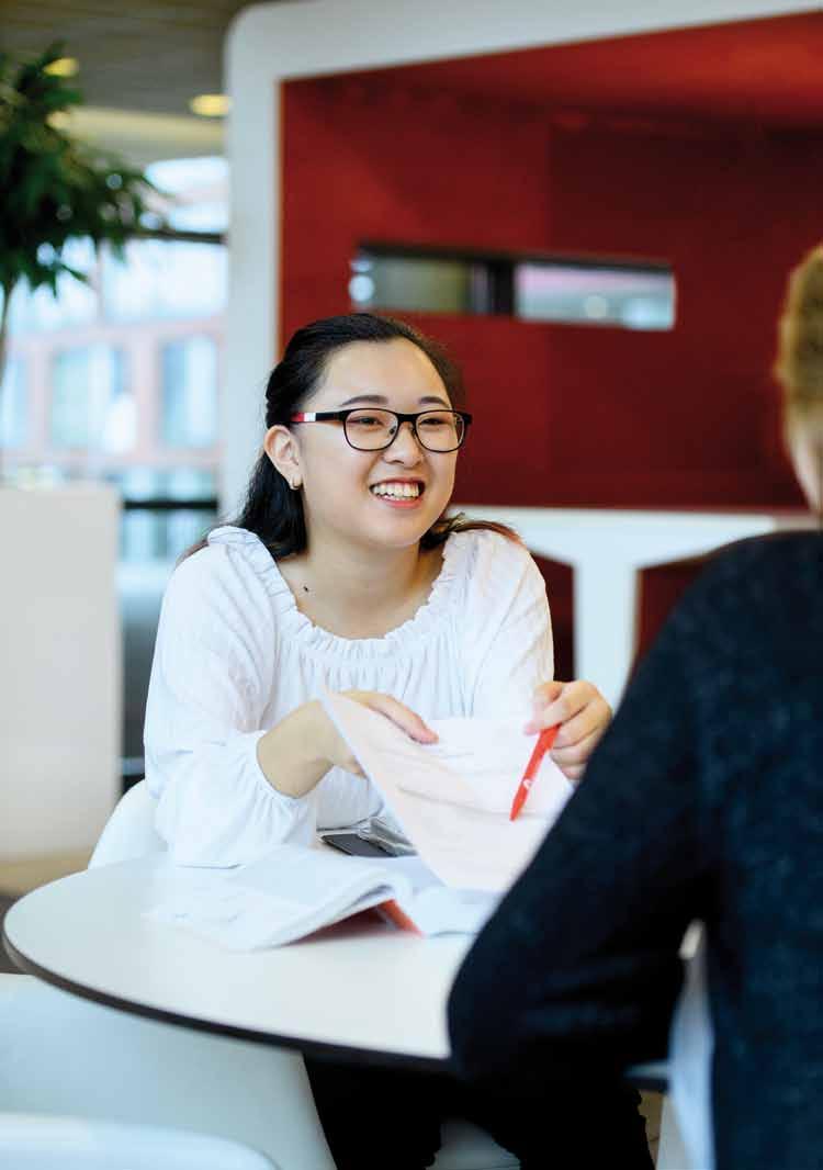 Tijdens deze opleiding doe je veel kennis op waar je anderen mee kunt helpen, maar ook jezelf.