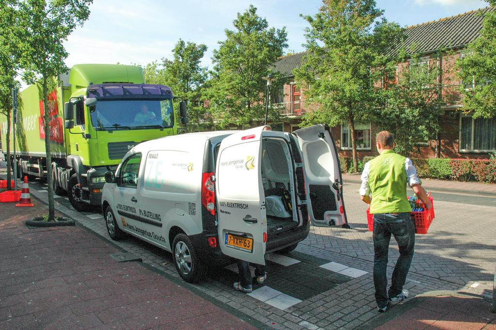 2. Een werknemer heeft recht op verlof zonder behoud van loon voor het bijwonen van vergaderingen van organen en commissies van publiekrechtelijke organen, indien hij van een dergelijk orgaan of