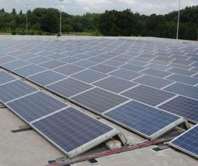 Duurzame technieken zonnepanelen - 768m² zonnepanelen op het dak van de sporthallen en de uitleendienst.