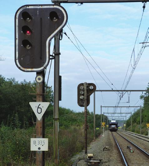2 2.2.3. beschrijving van de infrastructuur en het signalisatiesysteem Spoor B Rijrichting De seininrichting van lijn 24 is samengesteld uit lichtseinen en seinborden.