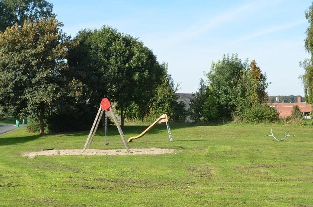 Argumentatie verwijderen bepaalde speelpleintjes Oombergen Argument: Dit terrein is nu een heel groot grasplein met weinig, verouderde toestellen. Het is gelegen aan een grote drukke baan.