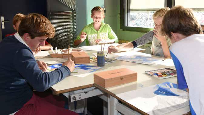 Zie voor meer informatie de folder van Leergeld Nieuwegein en de website http://www.leergeld.nl/locaties/nieuwegein. Een papierenversie van de folder is op school of bij de organisatie verkrijgbaar.