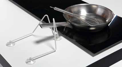 De fixatie gebeurt met zuignappen, dit kan ook toegepast worden op een keramische kookplaat. Geschikt voor pannenstelen tot 3,2 cm breed.
