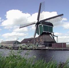 De biotoop van de Achtkante Molen is zeer goed. Door waterschap Rivierenland wordt de beplanting langs de Tiendweg, die in hoofdzaak bestaat uit elzenhout, voldoende gesnoeid.