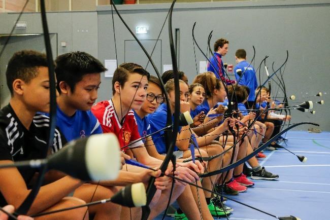 FOCUS OP TALENT Focus op talent: ontdek wat jij kunt bereiken! Het Calandlyceum wil een boeiende leeromgeving zijn en talenten uitdagen.