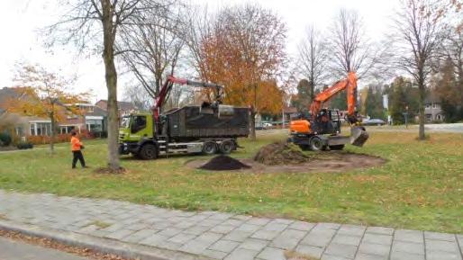 inhoud te geven door de kerk binnen te lopen en mee te zingen, ook dit jaar weer. Comité Volkskerstzang Beekbergen Medewerking verlenen: Ds. A. W. J.