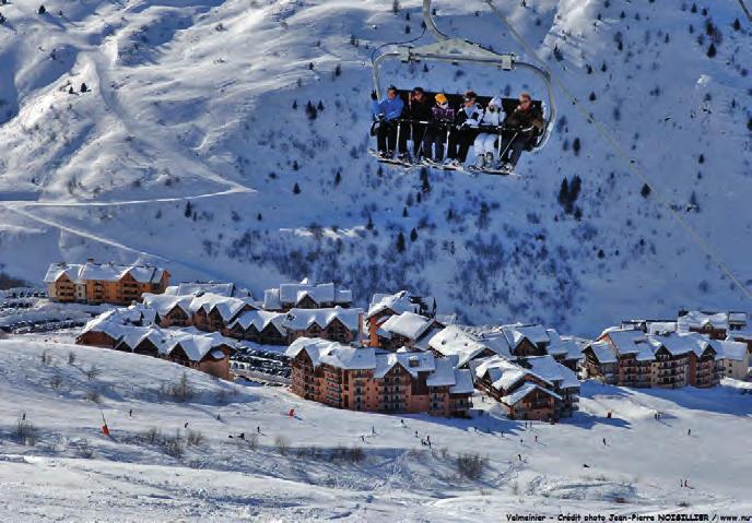 De appartementen liggen verspreid in het skistation en zijn comfortabel en netjes ingericht. De meeste hebben een balkon met uitzicht op de pistes.