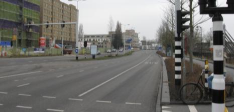 4 - Kruispunt Willem de Zwijgerlaan - Pasteurstraat - Gooimeerlaan Analyse: Op dit knelpunt ondervinden de bussen in beide richtingen vertraging.