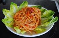 Spaghetti a la pitstop Spaghetti (uiteraard) Brie Peterselie en basilicum Olijfolie Knoflook Paprika, tomaat en champignons 1. Kook de spaghetti volgens de verpakking. 2.