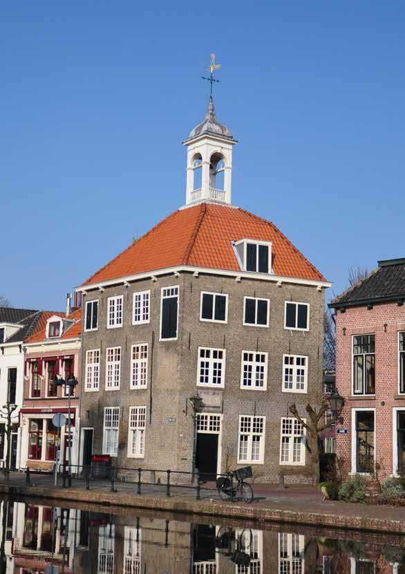 16. Zakkendragershuis Oude Sluis 19 Het markante Zakkendragershuis uit 1725 diende als gildehuis voor het Zakkendragersgilde Sint Anthonis.