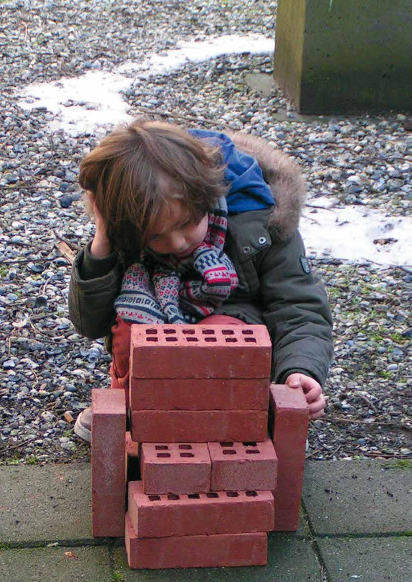 Doordat het onderzoek naar spelend leren plaatsvindt in nauwe samenwerking met het werkveld en voornamelijk via ontwerponderzoek in professionele leergemeenschappen, draagt het lectoraat bij aan de