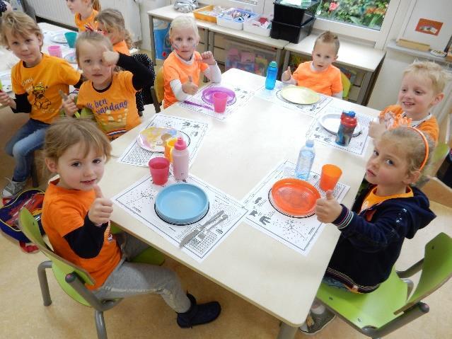 vrijwilligers, de leerkrachten en kinderen van groep 8 begeleid.