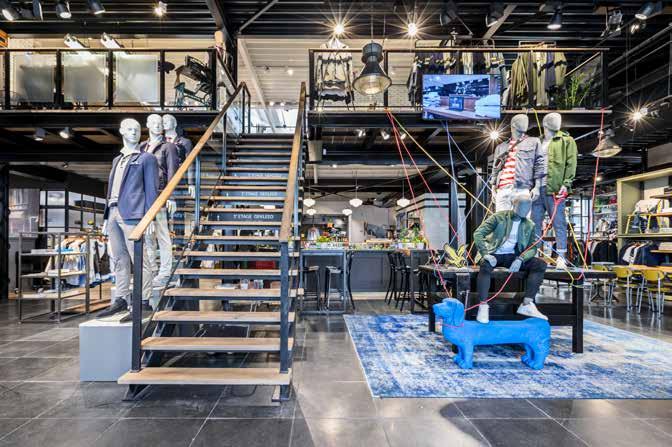 9 Klant komt minder vaak naar de fysieke winkel Een voorbeeld van een onderscheidende fysieke modewinkel is Rinsma Modeplein in het Friese Gorredijk.