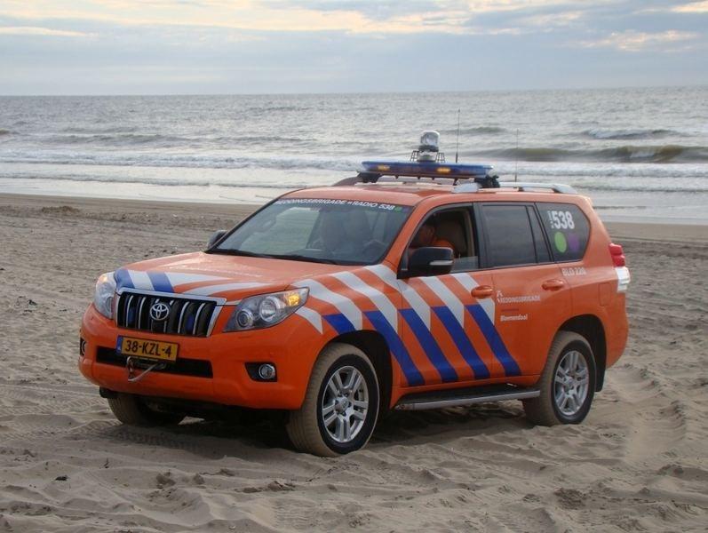 4.2 Veilige en geschikte route Alle strandambulances beschikken over optische en geluidssignalen. Desondanks heeft het de voorkeur om een strandvoertuig van de politie voor te laten gaan.