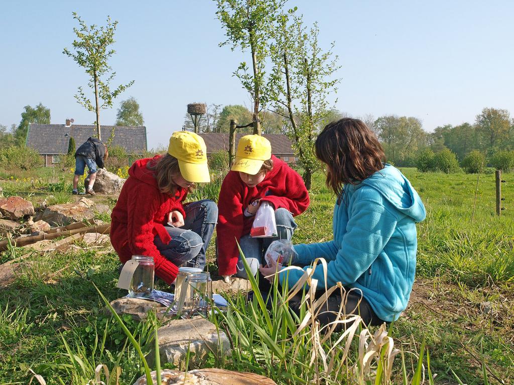 Communicatie en educatie Er is uitvoering gegeven aan het Samenwerkprogramma Milieu 2008 waarin 3 projecten waren opgenomen; Natuurlijk Tuinieren, Week van de Vooruitgang en Energieteam Leusden.