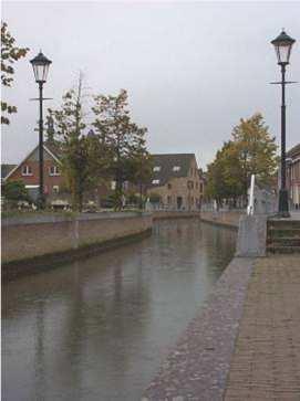 parkeerplein en achtertuinen Waterlopen als