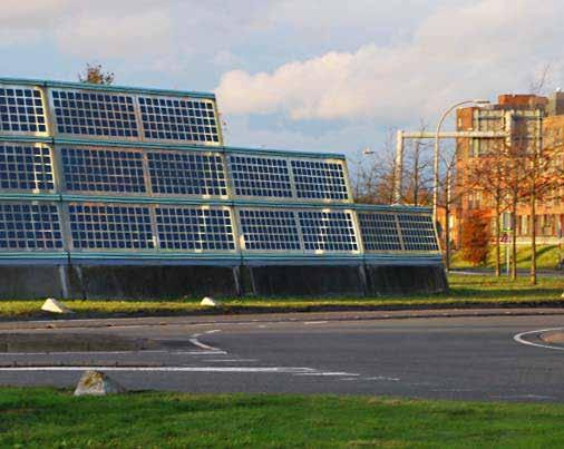 De effciëntieverbetering bij Bifacial panelen wordt wel Tenzij je op de evenaar staat en het precies twaalf uur s sterk beïnvloed door de opstelling, en de kleur en struc- middags is.