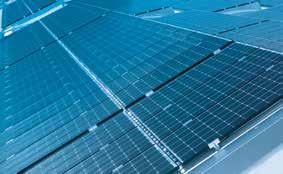uurzame producten en productie Groene fabriek in Maleisië 1. Fotovoltaïsche modules op het dak wekken duurzame energie op voor productie-installaties en kantoorgebouwen. Partner. Natuurvriend.