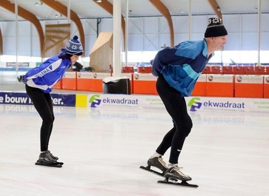 De melkveehouders werden welkom geheten door Klaas de Jong, coach Jillert Anema en de schaatsers.