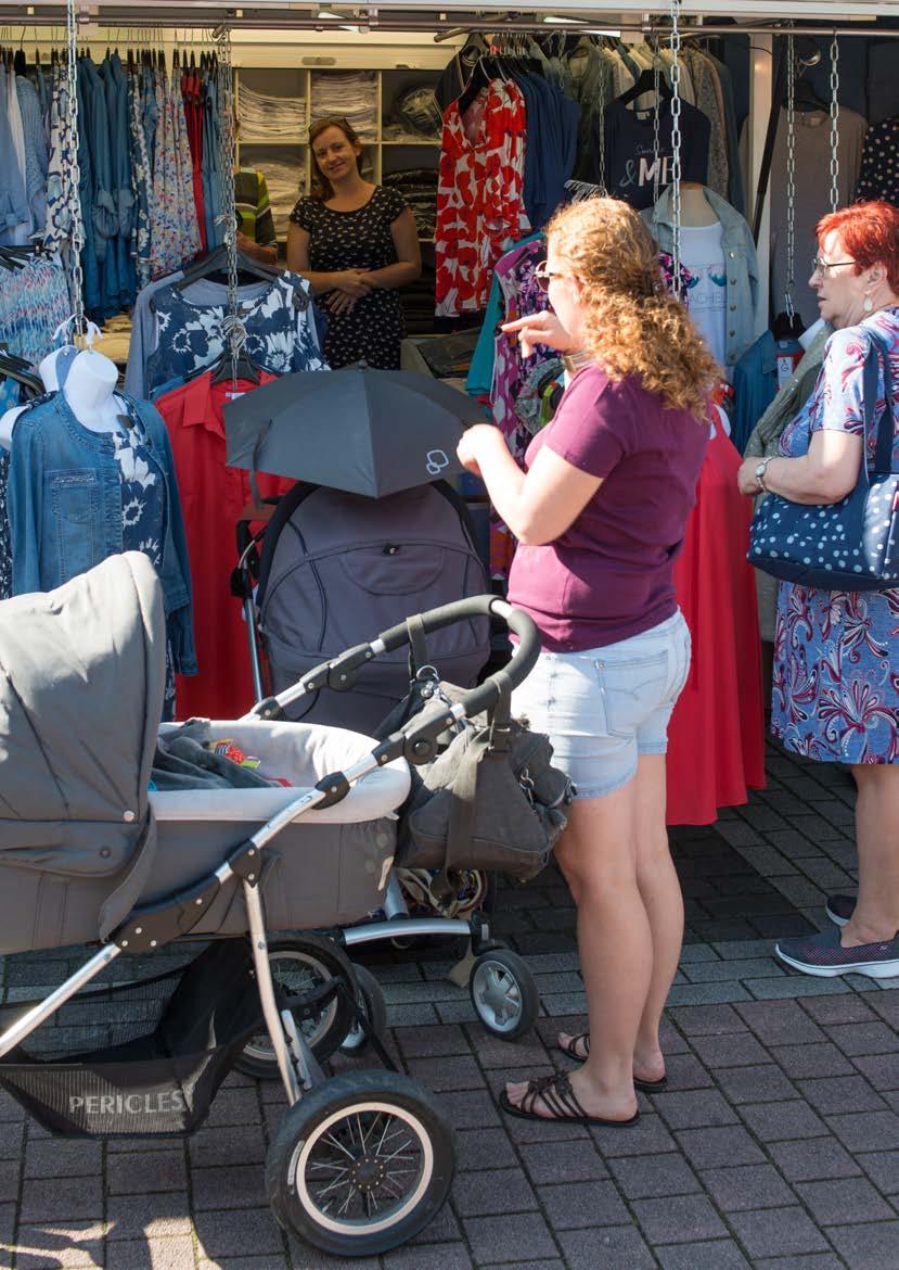 KLANTEN ZIJN TROUW AAN HUN STADSREGIO 95 % 80 % 85 % om dagelijkse inkopen te doen van onze inwoners kiest voor de stadsregio Beerse Oud-Turnhout Turnhout Vosselaar SUPERMARKT + VOEDINGS- WINKELS Er