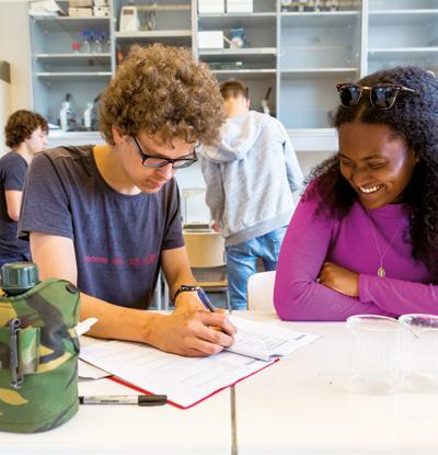 Toegepaste biologie Toegepaste biologie Niveau 4 Duur: 3 jaar Leerweg: BOL: Ja / BBL: Nee Toelatingseisen: Vmbo-diploma kaderberoepsgerichte-, gemengde- of theoretische leerweg, overgangsbewijs van