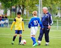 K. Schelle Sport voetbal Hellvoc Hemiksem - Schelle voetbal Voetballen zorgt niet alleen voor een goede conditie maar is ook ideaal om sociale contacten te leggen en uit te bouwen.