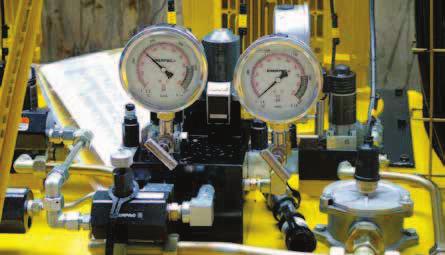 G, H-, Hydraulische drukmanometers Van links naar rechts: Maakt de systeemdruk zichtbaar manometer en aansluitstuk Manometer aansluitstuk met hoek van 4 voor veilige werk omstandigheden.