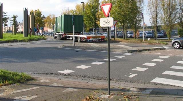 Nr. B3 Gemarkeerde oversteekzone Nr. B4 Voorrangsregeling wijzigen Wanneer? Aanwezigheid fietsers benadrukken Geleiding van de fietsstroom Wanneer?