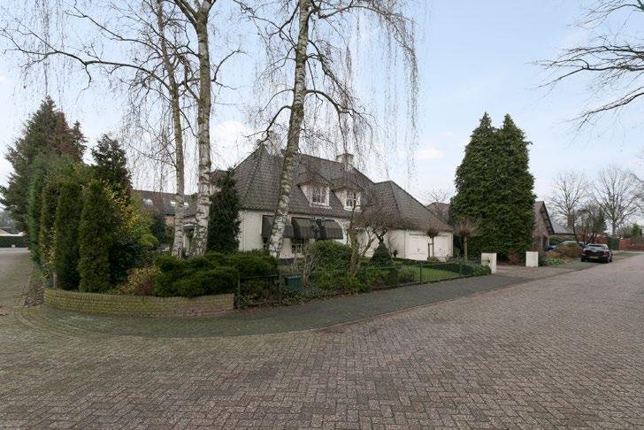 Ministerlaan 27, Eindhoven Sfeervolle vrijstaande villa gelegen op een hoekperceel in de rustige en groene wijk Koudenhoven. De fraaie tuin rondom de woning biedt voldoende privacy.