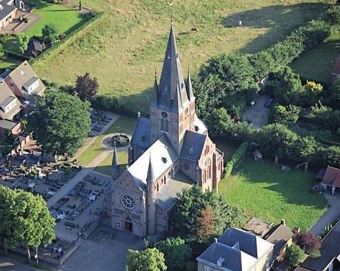 Sint-Annakerk van Bergharen 125 jaar Het weekend van zaterdag 25 en zondag 26 augustus mag dit jaar beslist niet gemist worden. In ieders agenda kan het alvast genoteerd worden.