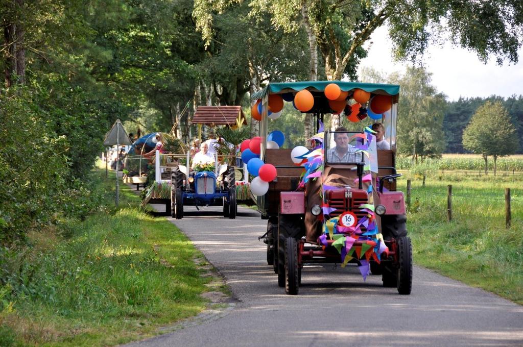 Ook de sfeer van het winterlandschap op de achtergrond is goed getroffen.