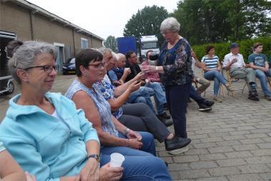 goederen Wij bieden u: - een heel gezellige groep vrijwilligers, die een groot hart hebben