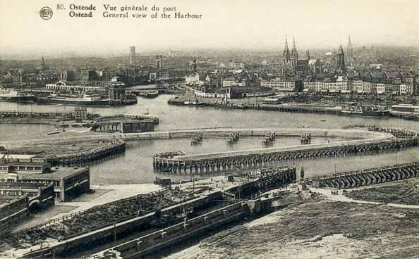 Fig. 1 Algemeen zicht op de haven van Oostende, met in het midden de Sierk. Periode 1865-1914, 1919-1939 Beeldbank Oostende, Dohmen Albert.