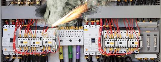 Voorbereiden en opvolgen van keuringen van elektrische installaties Installatie moet gedurende bepaalde periode spanningsloos gesteld worden voor isolatiemetingen (belangrijk inzake brandrisico)
