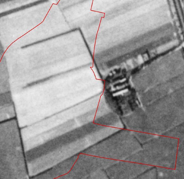 BOERDERIJ VELDHEIM Legenda Onderzoeksgebied Figuur 4: De boerderij Veldheim op luchtfotonummer 203, sortie H-275, daterende van 1 oktober 1940.